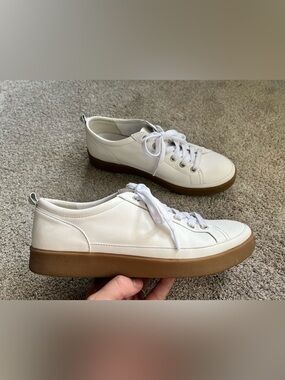 Vionic Shoes Size 9.5 White Leather Winny Low Top Casual Sneaker Comfort Walking